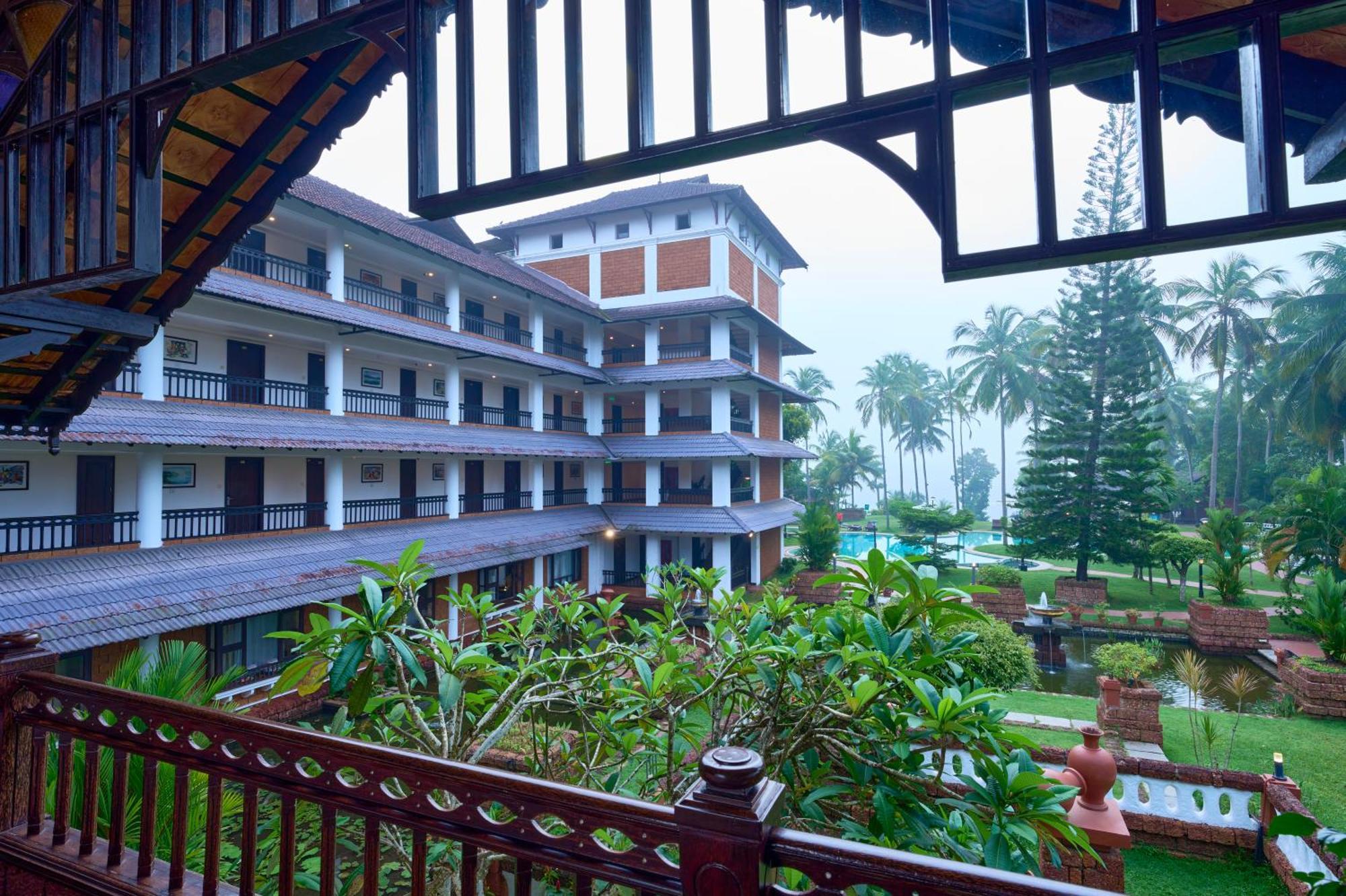 The Raviz Kadavu, Kozhikode Hotel Exterior photo