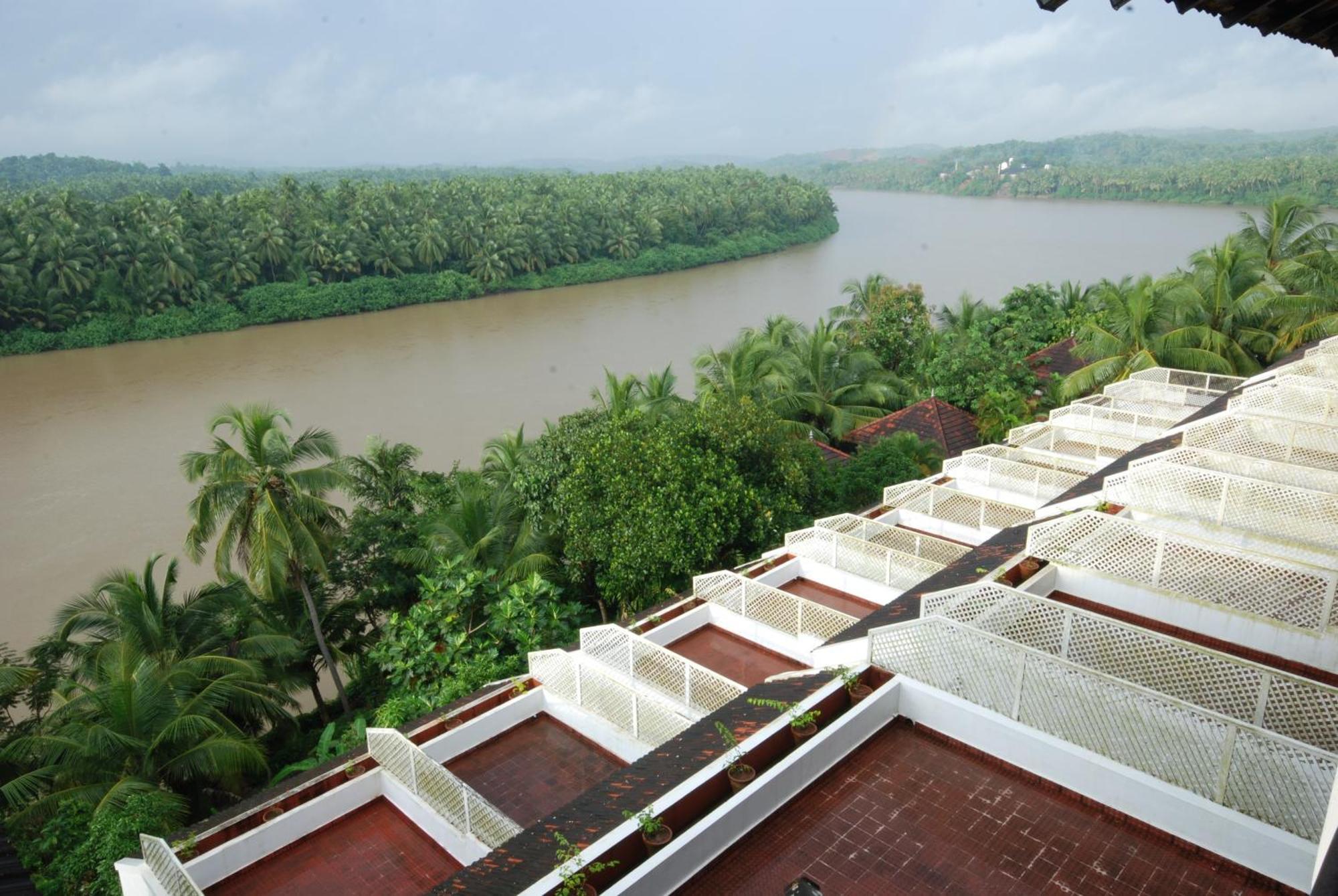 The Raviz Kadavu, Kozhikode Hotel Exterior photo